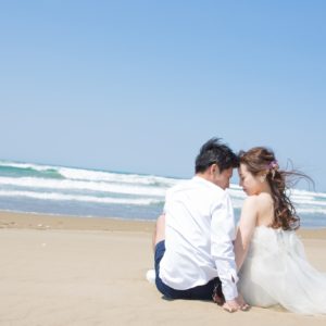 お洒落な海ロケーションフォトの撮影アイディア7選 金沢で結婚式の前撮り写真はエニグマウェディング
